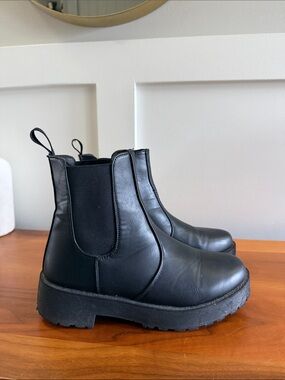 Black Chelsea Boots - Classic Slip-On Style